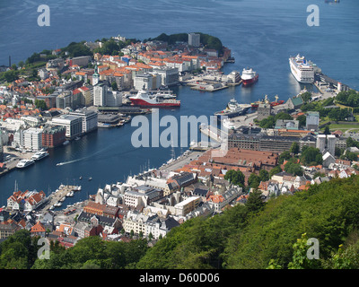 Bergen und den Hafen von oben auf den Berg Floyen, Norwegen Stockfoto