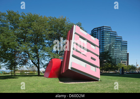 OLDENBURG/VAN BRUGGE KOSTENLOS STEMPEL WILLARD SKULPTURENPARK DOWNTOWN CLEVELAND OHIO USA Stockfoto