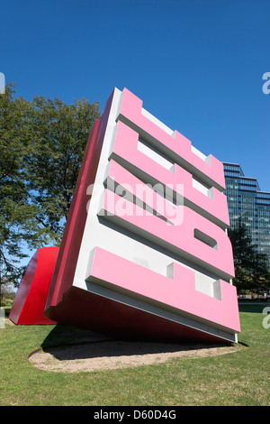 OLDENBURG/VAN BRUGGE KOSTENLOS STEMPEL WILLARD SKULPTURENPARK DOWNTOWN CLEVELAND OHIO USA Stockfoto