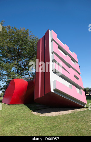 OLDENBURG/VAN BRUGGE KOSTENLOS STEMPEL WILLARD SKULPTURENPARK DOWNTOWN CLEVELAND OHIO USA Stockfoto