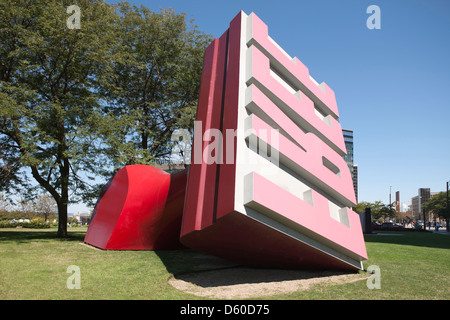 OLDENBURG/VAN BRUGGE KOSTENLOS STEMPEL WILLARD SKULPTURENPARK DOWNTOWN CLEVELAND OHIO USA Stockfoto