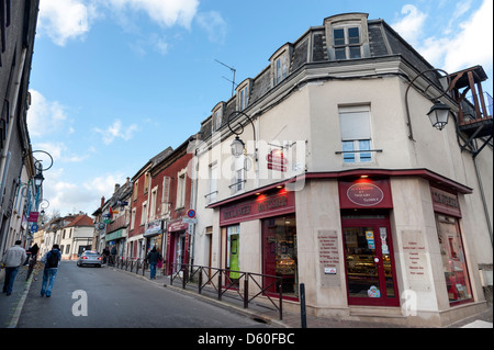 Geschäfte im Paris Vorort Villiers-le-Bel Stockfoto