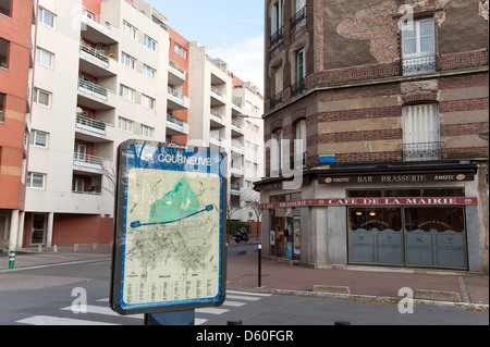 Straßenecke im Paris Vorort von La Courneuve Stockfoto