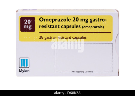 Eine Schachtel mit Omeprazol 20 mg magensaftresistente Kapseln auf weißem Hintergrund Stockfoto