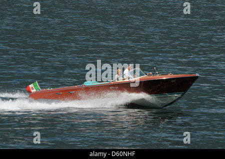 Riva Boot, Aquarama, italienische Seen, Comer See, Italien, Juni 2009, feine klassische Riva Aquarama Boot überqueren den Comer See, Italien. Stockfoto