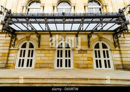 Eingang des Teatro Colon in La Candelaria Nachbarschaft in Bogota, Kolumbien Stockfoto