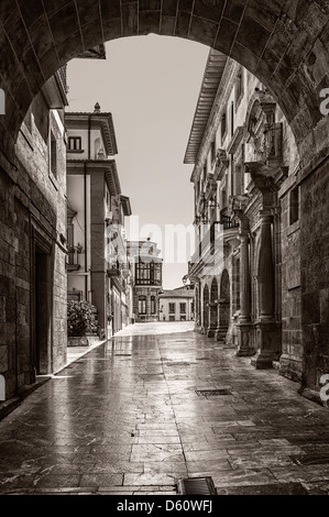 Straße in der Altstadt von Oviedo, Asturien, Spanien, Europa Stockfoto