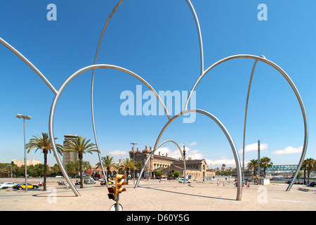 Bogen-Metall-Skulptur in Barcelona Spanien Stockfoto