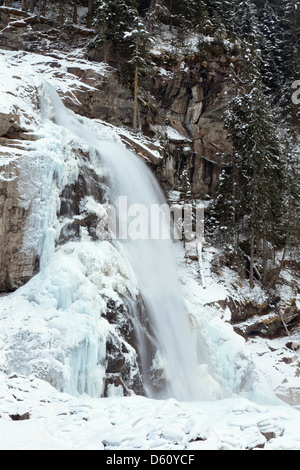 Österreich. Die Krimmler Wasserfälle im Nationalpark Hohe Tauern.  Niedriger fällt. Stockfoto