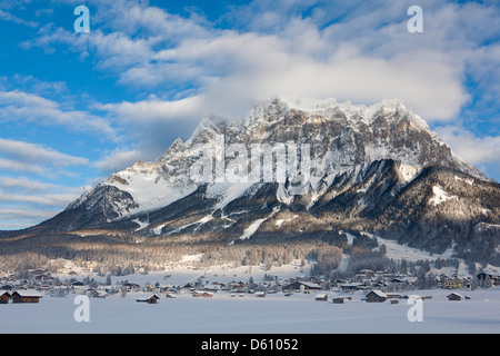 Ehrwald, Tirol, Österreich.  Wetterstein Bergkette mit Mt. Zugspitze. Stockfoto