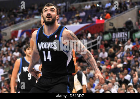 Los Angeles, Kalifornien, USA. 10. April 2013. Minnesota Timberwolves zentrieren Nikola Pekovic #14 in der ersten Hälfte des NBA-Basketball-Spiel zwischen den Minnesota Timberwolves und die Los Angeles Clippers im Staples Center in Los Angeles, Kalifornien... Louis Lopez/CSM/Alamy Live-Nachrichten Stockfoto