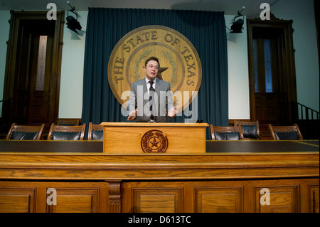 Elon Musk, CEO von Tesla Motorcars, im Texas Capitol fordert Gesetzgeber ermöglicht Tesla Elektroauto Verkauf direkt an Texas Käufer Stockfoto