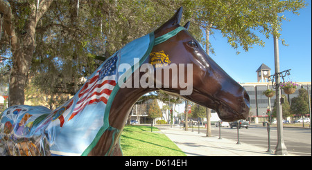 Pferd Fieber, gemeinschaftliches Kunstprojekt von bemalten Pferden in Innenstadt von der Pferde-Hauptstadt der Welt, Ocala, Florida, USA Stockfoto