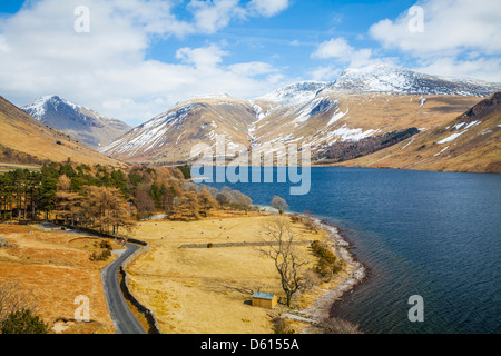 Großen Giebel, Lingmell und Scafell Pike von Wast Wasser im Lake District, Cumbria. Stockfoto