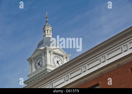 Clock Tower auf das Nassau County Courthouse, älteste Gerichtsgebäude im Dauereinsatz, Fernandina Beach, Amelia Island, Florida, USA Stockfoto