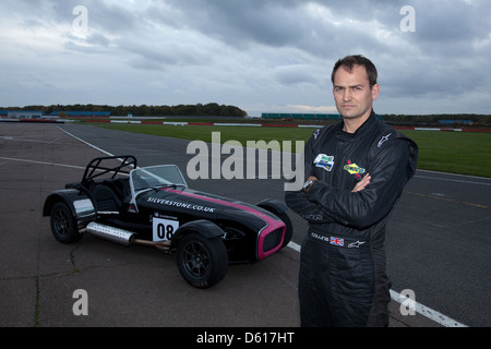 Britischer Rennfahrer Ben Collins aka "The Stig" in Silverstone Stowe Circuit, Towcester, Northamptonshire, England. Stockfoto