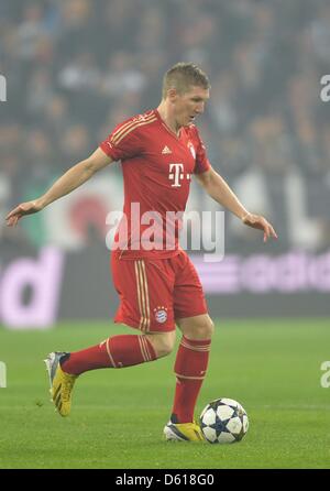 Turin, Italien. 10. April 2013. Münchens Bastian Schweinsteiger läuft mit dem Ball in der UEFA Champions League Viertelfinale zweiten Bein Fußballspiel zwischen Juventus Turin und FC Bayern München Juventus Stadium in Turin, Italien, 10. April 2013. Foto: Andreas Gebert/Dpa/Alamy Live-Nachrichten Stockfoto