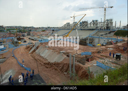 Die Baustelle des künftigen Fußball-Stadion "Arena Korinther" ist in Sao Paulo, Brasilien, 11. April 2012 abgebildet. Das Eröffnungsspiel der FIFA-Weltmeisterschaft 2012 findet im Stadion. Foto: Peter Kneffel Stockfoto