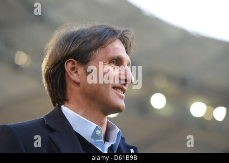 Stuttgarts Trainer Bruno Labbadia Lächeln vor der Fußball-Bundesliga-match zwischen VfB Stuttgart und Werder Bremen in der Mercedes-Benz Arena in Stuttgart, Deutschland, 13. April 2012. Foto: Uli Deck Stockfoto