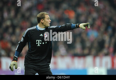 Münchens Torwart Manuel Neuer während der Champions-League-Halbfinale Gesten ersten Bein Fußballspiel zwischen FC Bayern München und Real Madrid in der Allianz Arena in München, 17. April 2012. Foto: Andreas Gebert Dpa/lby Stockfoto