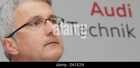 Audi-Chef Rupert Stadler, spricht auf einer Pressekonferenz des Automobilherstellers Audi in Hamburg, Deutschland, 19. April 2012. Stadler bestätigt den Kauf des italienischen Motorradherstellers Ducati und den Bau einer Fabrik in Mexiko ab Produktion im Jahr 2016. Foto: MALTE Christen Stockfoto