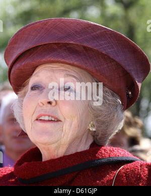 Königin Beatrix eröffnet die neue Madurodam in den Haag, Niederlande, 21. April 2012. Es ist ein Modell einer holländischen Stadt auf eine 01:25 Skala, bestehend aus typischen niederländischen Gebäude und Wahrzeichen, wie an verschiedenen Orten im Land zu finden sind. Dieser große niederländische Touristenattraktion wurde 1952 erbaut. Foto: Albert Nieboer - Niederlande Stockfoto