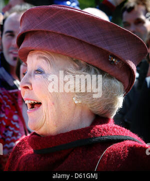 Königin Beatrix eröffnet die neue Madurodam in den Haag, Niederlande, 21. April 2012. Es ist ein Modell einer holländischen Stadt auf eine 01:25 Skala, bestehend aus typischen niederländischen Gebäude und Wahrzeichen, wie an verschiedenen Orten im Land zu finden sind. Dieser große niederländische Touristenattraktion wurde 1952 erbaut. Foto: Patrick van Katwijk - Niederlande Stockfoto