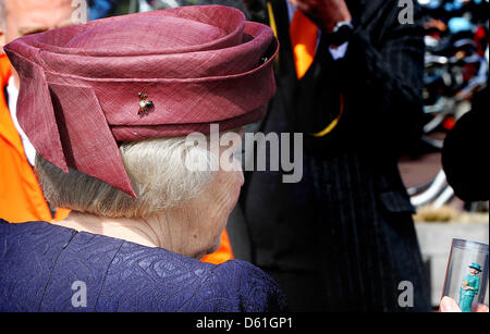 Königin Beatrix eröffnet die neue Madurodam in den Haag, Niederlande, 21. April 2012. Es ist ein Modell einer holländischen Stadt auf eine 01:25 Skala, bestehend aus typischen niederländischen Gebäude und Wahrzeichen, wie an verschiedenen Orten im Land zu finden sind. Dieser große niederländische Touristenattraktion wurde 1952 erbaut. Foto: Patrick van Katwijk - Niederlande Stockfoto