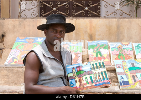 Trinidad: Plaza großen / Künstler zeigt seine Gemälde Stockfoto
