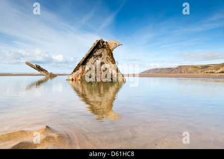 Strand; In der Nähe von Flexbury; Bude; Cornwall; Überreste eines alten Schiffes; UK Stockfoto