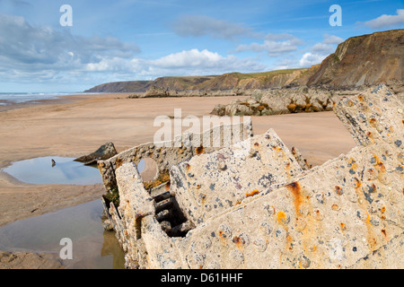 Strand; In der Nähe von Flexbury; Bude; Cornwall; Überreste eines alten Schiffes; UK Stockfoto