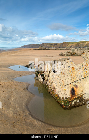 Strand; In der Nähe von Flexbury; Bude; Cornwall; Überreste eines alten Schiffes; UK Stockfoto