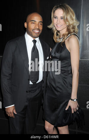 New York, USA. 9. April 2013. Tiki Barber und Traci Lynn Johnson kümmert sich die New Yorker für Kinder 10. Jahrestag A Fool es Fete Spring Dance im Mandarin Oriental Hotel am 9. April 2013 in New York City /picture Allianz/Alamy Live News Stockfoto