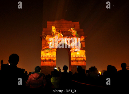 Laser-Show beleuchtet India Gate ein Kriegsdenkmal in Neu-Delhi, Indien, Stockfoto