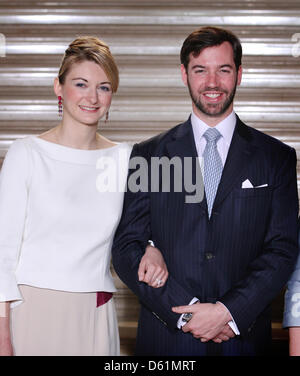 Erblicher großartiger Herzog Guillaume und seine Verlobte Stéphanie de Lannoy bei der offiziellen Bekanntgabe ihrer Verlobung im königlichen Palast in Luxemburg, 27. April 2012. Foto: Patrick van Katwijk Stockfoto