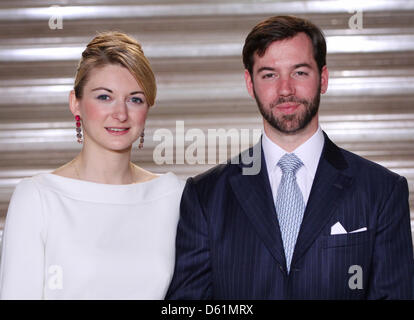 Erblicher großartiger Herzog Guillaume und seine Verlobte Stéphanie de Lannoy bei der offiziellen Bekanntgabe ihrer Verlobung im königlichen Palast in Luxemburg, 27. April 2012. Foto: Patrick van Katwijk Stockfoto