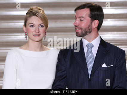 Erblicher großartiger Herzog Guillaume und seine Verlobte Stéphanie de Lannoy bei der offiziellen Bekanntgabe ihrer Verlobung im königlichen Palast in Luxemburg, 27. April 2012. Foto: Patrick van Katwijk Stockfoto
