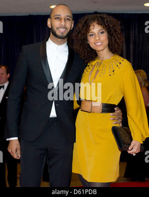 US-Produzent, DJ, Rapper und Maler Swizz Beatz und uns Alicia Keys kommen für 2012 White House Correspondents Association Dinner in einem Hotel in Washington, DC, USA, am 28. April 2012 statt. Foto: Ron Sachs / CNP (Achtung: Embargo bis 4:00 PM EDT, Sonntag, 29. April 2012 - NO New York oder New Jersey Zeitungen oder Zeitschriften in einem Umkreis von 75 Meilen von New York City) Stockfoto