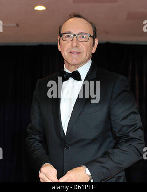 US-Schauspieler Kevin Spacey kommt für 2012 White House Correspondents Association Dinner in einem Hotel in Washington, DC, USA, am 28. April 2012 statt. Foto: Ron Sachs / CNP (Achtung: Embargo bis 4:00 PM EDT, Sonntag, 29. April 2012 - NO New York oder New Jersey Zeitungen oder Zeitschriften in einem Umkreis von 75 Meilen von New York City) Stockfoto