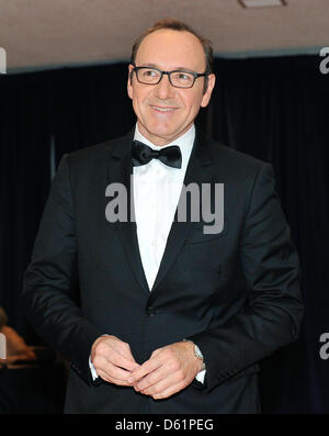 US-Schauspieler Kevin Spacey kommt für 2012 White House Correspondents Association Dinner in einem Hotel in Washington, DC, USA, am 28. April 2012 statt. Foto: Ron Sachs / CNP (Achtung: Embargo bis 4:00 PM EDT, Sonntag, 29. April 2012 - NO New York oder New Jersey Zeitungen oder Zeitschriften in einem Umkreis von 75 Meilen von New York City) Stockfoto