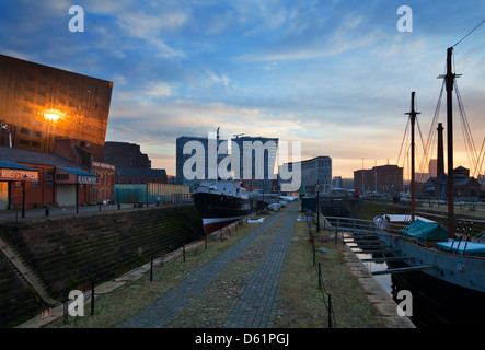 Salthouse Dock, entworfen von Thomas steuert und eröffnete im Jahre 1753; Teil des Schifffahrtsmuseums in der Albert Dock-Komplex, Liverpool, Merseyside, England Stockfoto