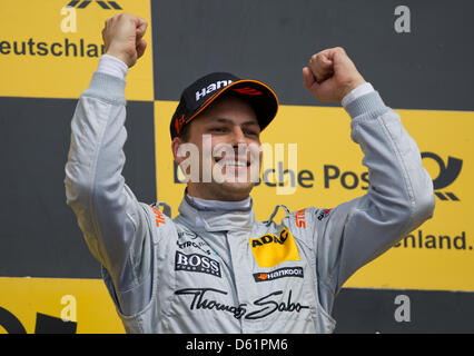 Britische Mercedes-Race-Pilot Gary Paffett gewinnt das erste Rennen der Deutschen Tourenwagen Masters (DTM) auf dem Hockenheimring in Hockenheim, Deutschland, 29. April 2012. Foto: UWE ANSPACH Stockfoto