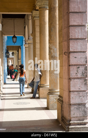 Havanna: Paseo del Prado Kolonnaden Stockfoto