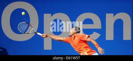 Frankreichs Jo-Wilfried Tsonga spielt gegen Deutschlands Tommy Haas in der Runde der 16 Match auf der ATP-Turnier in München, Deutschland, 2. Mai 2012. Foto: MARC Müller Stockfoto