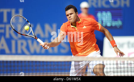 Frankreichs Jo-Wilfried Tsonga spielt gegen Deutschlands Tommy Haas in der Runde der 16 Match auf der ATP-Turnier in München, Deutschland, 2. Mai 2012. Foto: MARC Müller Stockfoto