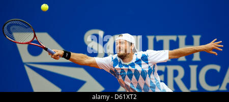 Deutschlands Tommy Haas spielt gegen Kroatiens Cibulkova im Semi-Finale des ATP-Turniers in München, Deutschland, 5. Mai 2012. Foto: MARC Müller Stockfoto