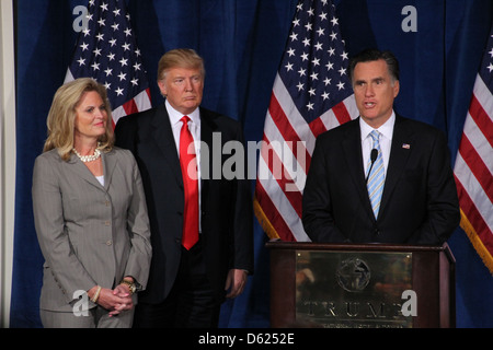 Ann Romney Donald Trump Stand auf der Bühne als Mitt Romney spricht nach Donald Trump als die republikanische gebilligt wird Stockfoto