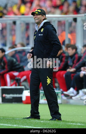 Fußball DFB Pokalfinale Borussia Dortmund - Bayern München bin 12.05.2012 Im Olympia Stadion in Berlin Jürgen Klopp (Trainer Dortmund) Lacht Foto: Revierfoto Stockfoto
