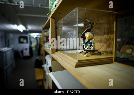 Ein Datei-Bild vom 8. Mai 2012 zeigt den Sandmann, ein Grundnahrungsmittel der DDR Kinder Fernsehen, auf dem Display an das Archiv des Deutschen Instituts für Animationsfilm in Dresden, Deutschland. Foto: ARNO BURGI Stockfoto