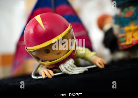 Ein Datei-Bild vom 8. Mai 2012 zeigt den Sandmann, ein Grundnahrungsmittel der DDR Kinder Fernsehen, auf dem Display an das Archiv des Deutschen Instituts für Animationsfilm in Dresden, Deutschland. Foto: ARNO BURGI Stockfoto